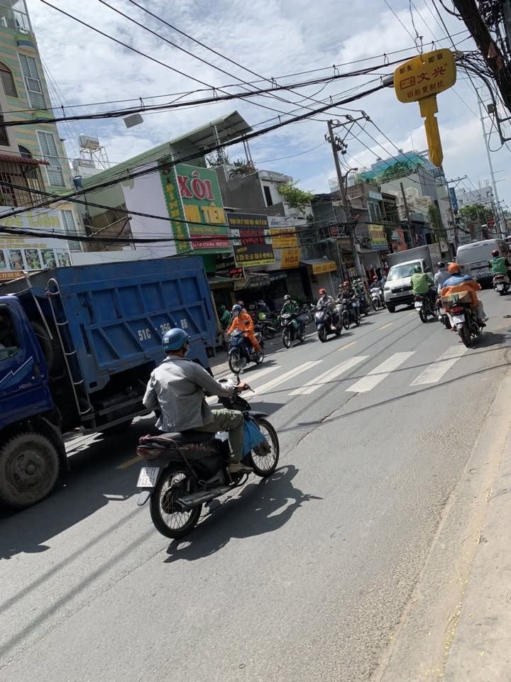 Nhà phố Âu Cơ, Quận Tân Bình, 90m² giá 7.6 tỷ - Hẻm xe hơi đỗ cửa, tiện xây mới!