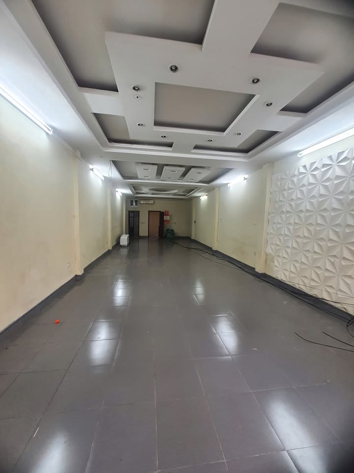 Mặt bằng kinh doanh cho thuê tại Phú Diễn 114m² giá 22 triệu - Không thể bỏ lỡ!
