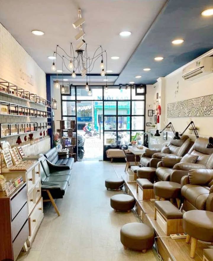 Nhà mặt tiền Nguyễn Sơn Tân Phú 42m² chỉ 6 tỷ - Vị trí kinh doanh đắc địa!