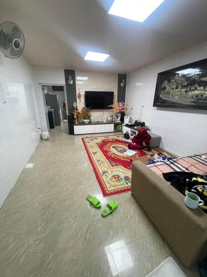 Nhà phố Tân Mai 40m² giá chỉ 2 tỷ - Ô tô đỗ cửa, không thể bỏ lỡ!