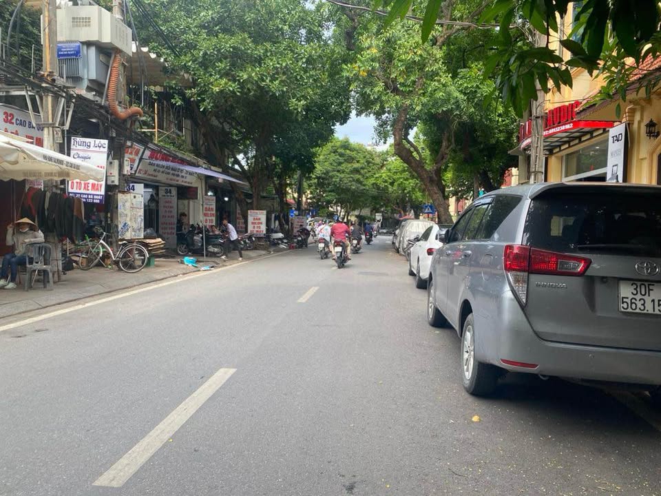 Nhà Ba Đình 47m² giá 8.8 tỷ - Ô tô đỗ cổng, vị trí tiềm năng!