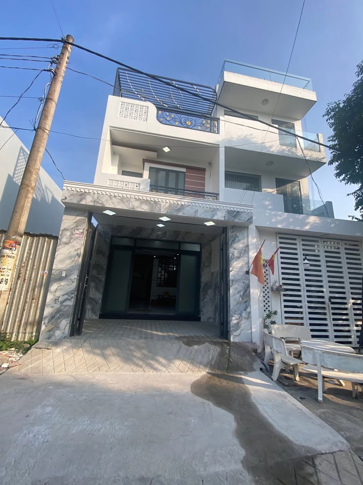 Nhà phố KDC Đặng Huỳnh, Cần Giuộc 90m² giá 4.2 tỷ - Phong cách tân cổ điển, sẵn sàng đón Tết 2026!