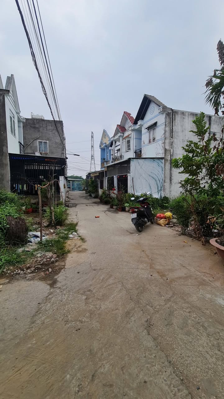 Nhà phố Tân Tập, Cần Giuộc 81m² giá 2 tỷ - Thiết kế hiện đại và tiện nghi!