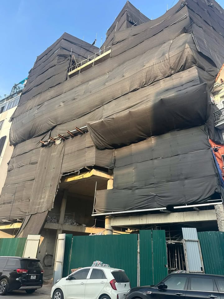 Văn phòng cho thuê tại Bồ Đề, Long Biên 365m² - Thiết kế sang trọng, sẵn sàng hoạt động!