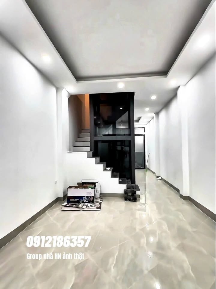 Nhà Trần Khát Chân 42m² giá 11.95 tỷ - Gần ô tô, thang máy tiện nghi!