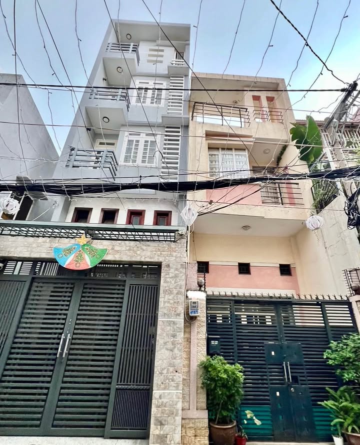 Nhà phố Hẻm xe tải thông, Huỳnh Văn Bánh, 75m² giá 13 tỷ - Đầu tư sinh lời!