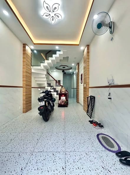 Nhà phố 4 tầng Âu Cơ - Lạc Long Quân 38m² giá 7.55 tỷ - Đẹp như mới!