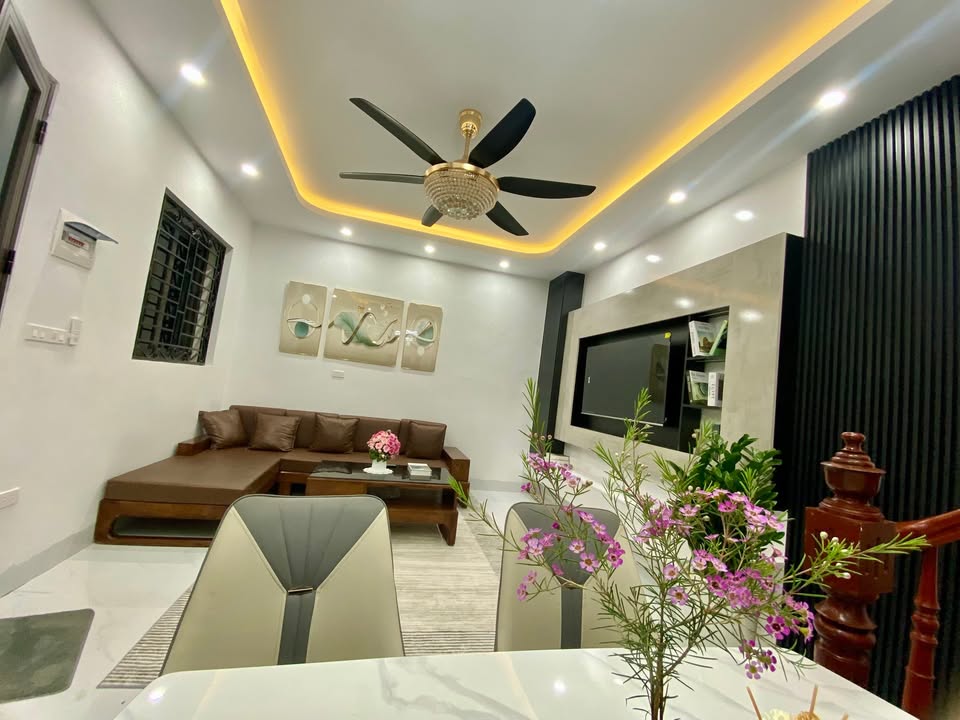 Nhà phố Royal City Vũ Trọng Phụng 35m² giá 7 tỷ - Nội thất cao cấp sẵn sàng vào ở!
