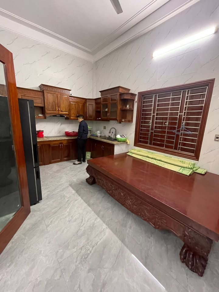 Nhà cho thuê đường Chu Mẫu, Phường Quế Tân, 4 phòng ngủ - Nhà mới, thang máy chạy vù vù!