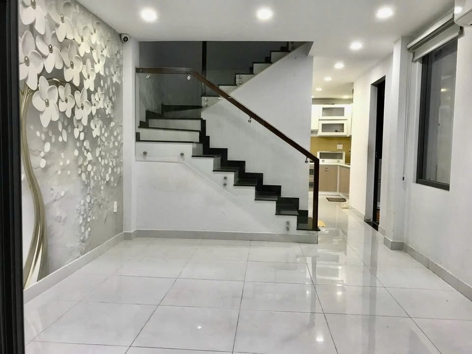 Nhà phố 5 tầng Nguyễn Cư Trinh, Quận 1, 50m² giá 13.5 tỷ - Đầu tư sinh lời cao!