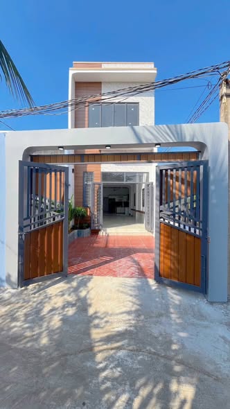 Nhà gác lửng lô góc 2 mặt tiền xã Long Thượng 124m² giá 2.15 tỷ - Ô tô vào tận nhà!