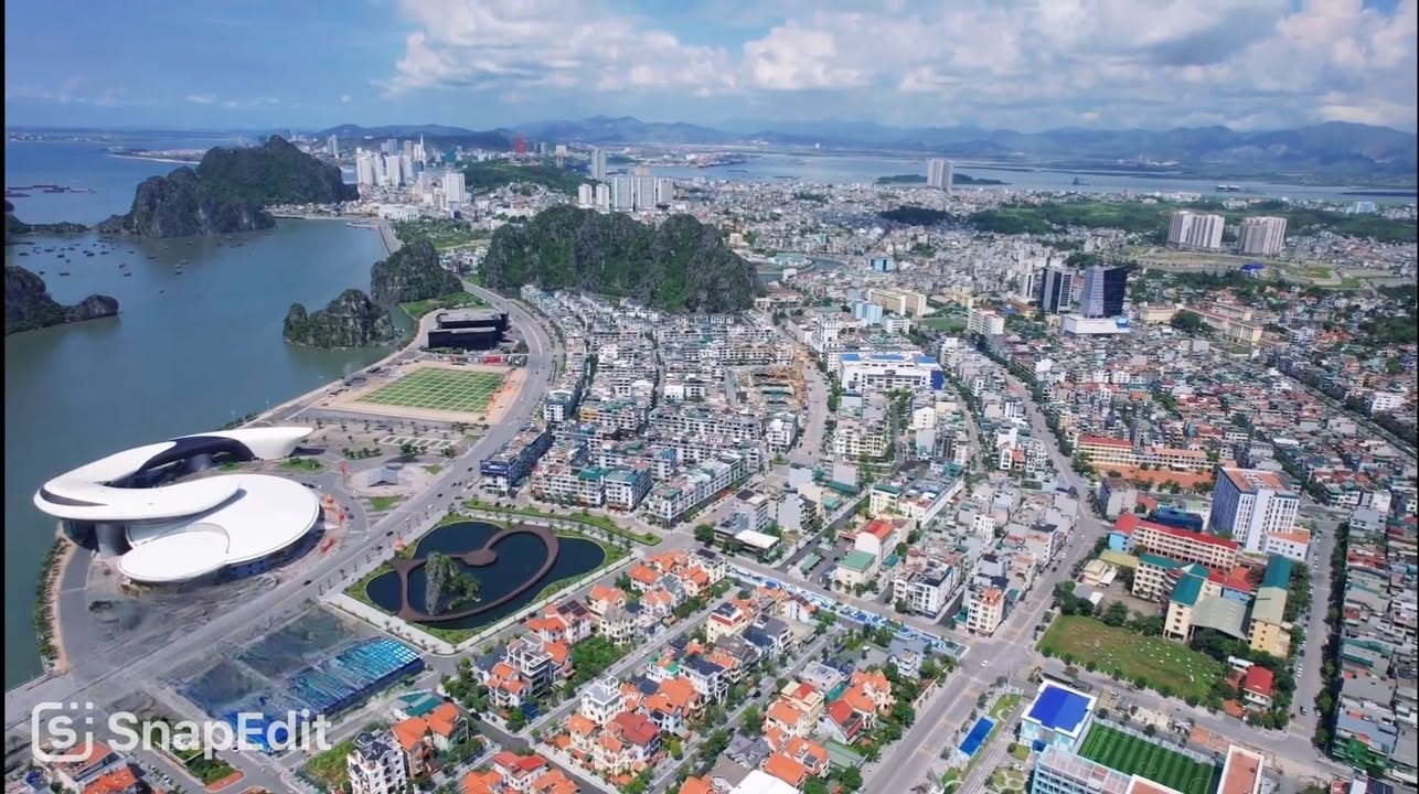 Bán đất lô góc tặng nhà 3 tầng tại Hồng Hải, 67.5m² giá 14 tỷ - Mặt đường lớn tiện ích đa dạng!