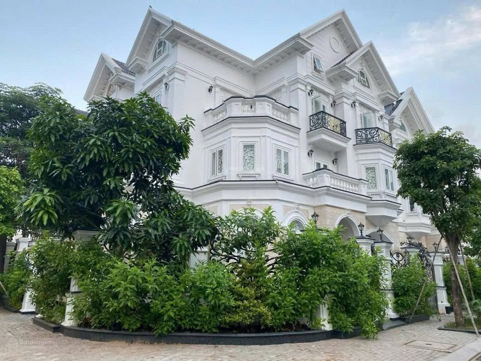 Biệt thự góc 2 mặt tiền Compound Cityland Garden Emart 234m² giá 60 tỷ - Nội thất dát vàng sang trọng!