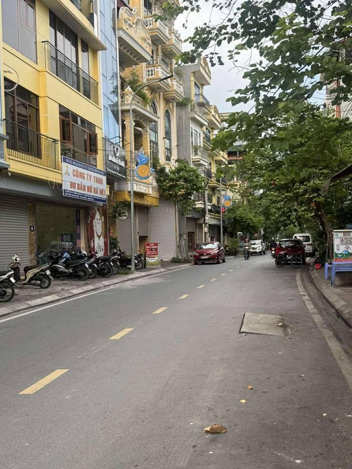 Nhà phố Xã Thanh Liệt, Huyện Thanh Trì, 36m² giá 7.1 tỷ - Thiết kế hiện đại, view sân thể thao