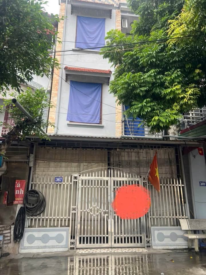 Nhà 3 tầng cho thuê mặt đường Hoàng Văn Thụ - 10 triệu/tháng, phù hợp cho chuyên gia nước ngoài!