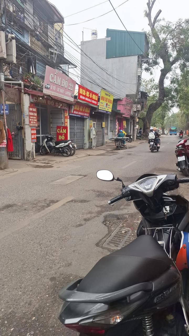 Mặt phố Học Viện Tài Chính 42m² - Cơ hội đầu tư sinh lời tuyệt vời!