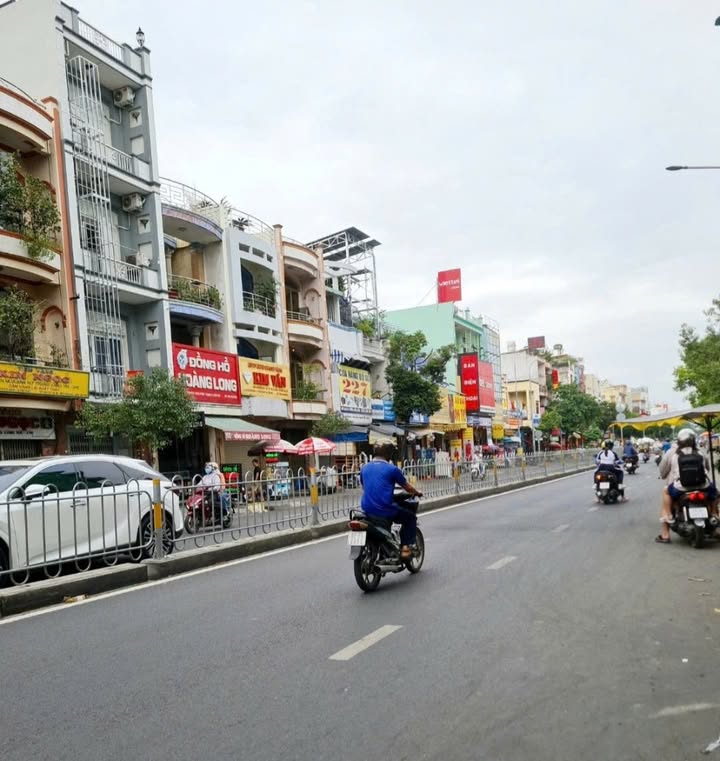 Mặt tiền kinh doanh Nguyễn Sơn 41m² giá chỉ 6.99 tỷ - Sổ hồng riêng, nở hậu tài lộc!