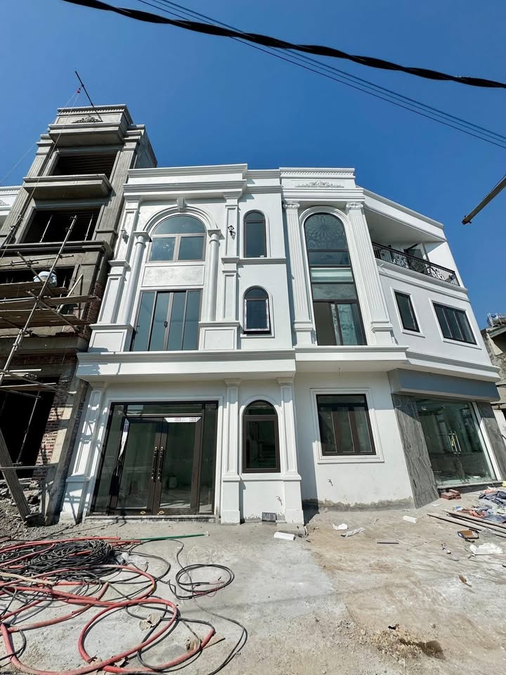 Nhà 3 Tầng Ngõ 28 Cao Xanh, Hạ Long 52m² giá 3 tỷ - Tiện nghi đầy đủ, không gian sống lý tưởng!