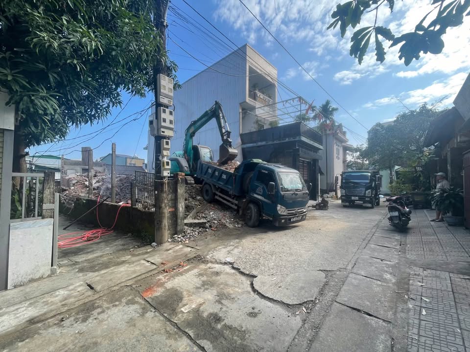 Đất kiệt 37 Phùng Lưu, Huế 102m² giá chỉ 2,35 tỷ - Vị trí vàng gần chợ và trung tâm thương mại!