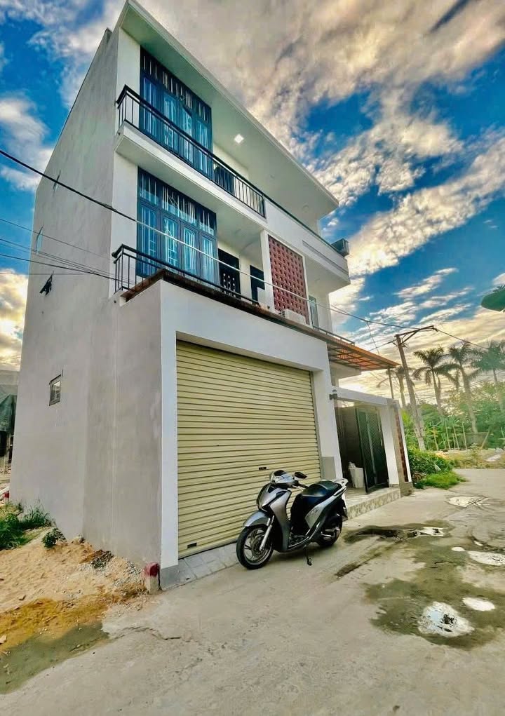 Nhà 3 tầng kiệt Võ Tử Thành, TP Huế 68m² giá 2.4 tỷ - Bán gấp, nội thất đầy đủ!