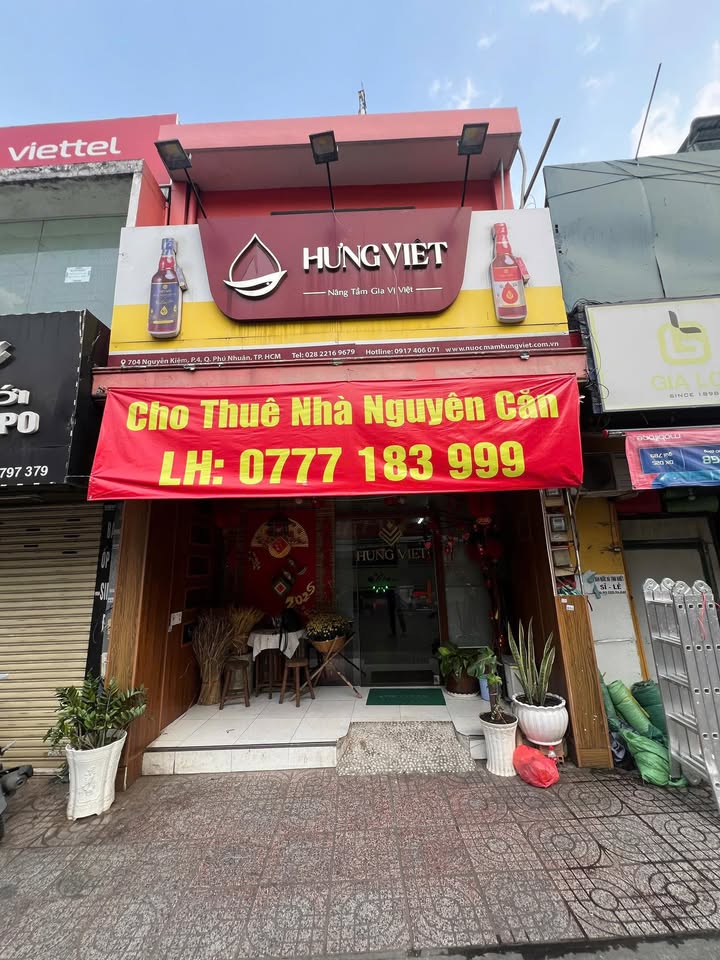 Cho thuê FrontHouse 704 Nguyễn Kiệm, Phú Nhuận, 120m² giá 40 triệu - Vị trí đắc địa!