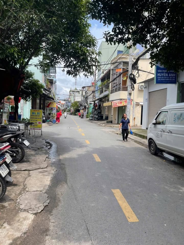 Nhà mặt tiền hẻm 688 Tân Kỳ Tân Quý 161m² giá 14.8 tỷ - Kinh doanh sầm uất!