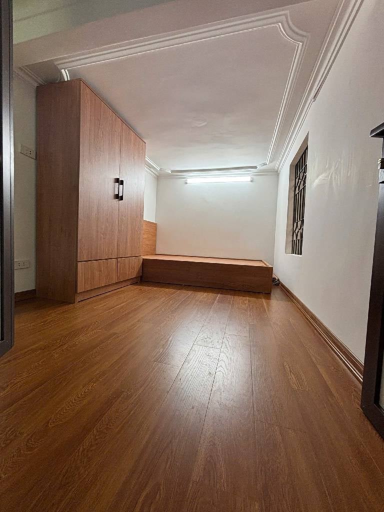 Nhà riêng Hoàng Hoa Thám 18m² giá 7.35 tỷ - Khu vực trung tâm Ba Đình, an ninh tốt!