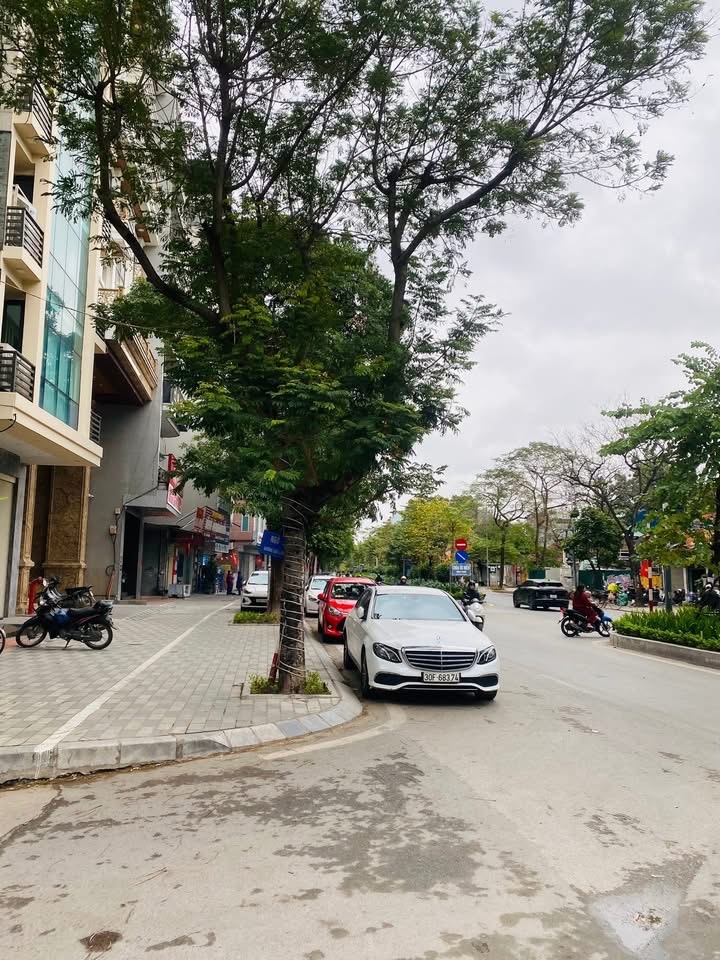 Đất Lạc Long Quân, Tây Hồ 350m² giá 115 tỷ - Kinh doanh đỉnh cao!