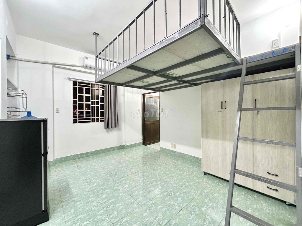 Phòng Gác Giá Rẻ 25m² tại Lý Chiêu Hoàng, Q6 - Cửa sổ trời thoáng mát!