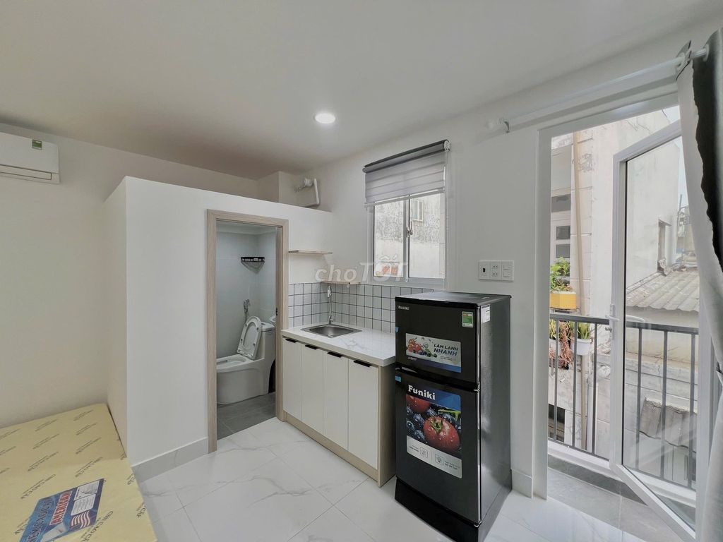 Phòng cho thuê Tôn Đản 24m² giá 5.3 triệu - Mới xây 100% với ban công riêng!