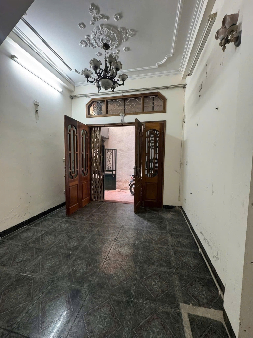 Nhà 4 tầng khung cột nở hậu ngõ nông Thái Thịnh 51m² giá 10.5 tỷ - An cư lý tưởng!