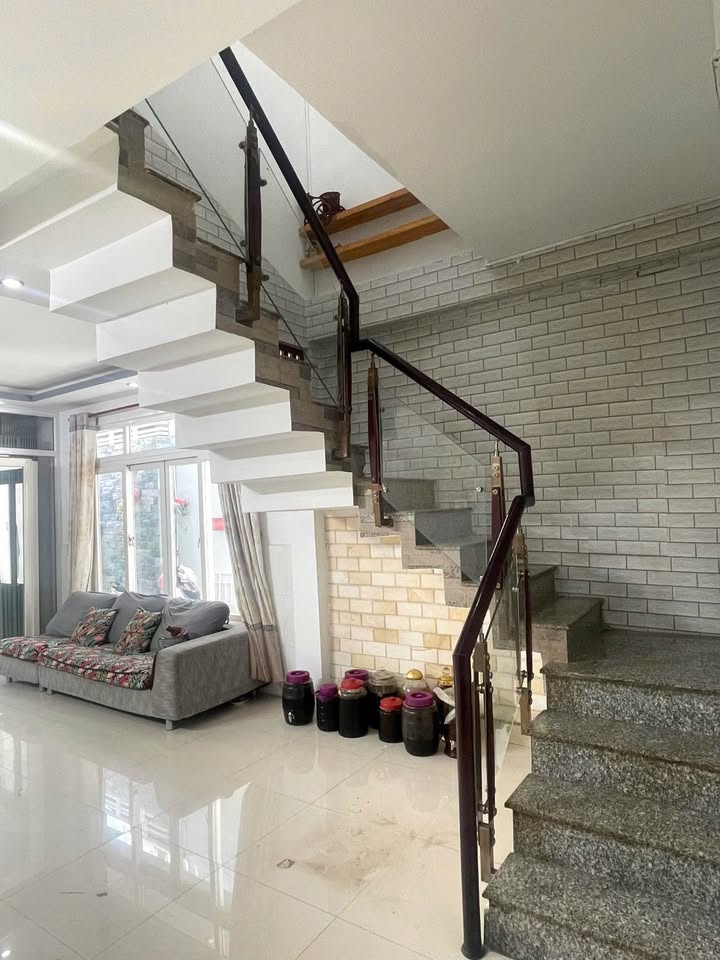 Nhà 2 tầng hẻm 2/4 Trần Quý Cáp 101.5m² giá 4.5 tỷ - Tiện ích đầy đủ ngay gần phố!