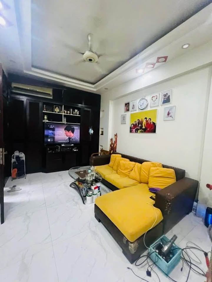 Nhà phố Hoàng Quốc Việt, Cầu Giấy 36m² giá 6.5 tỷ - Dân xây khung cột chắc chắn!