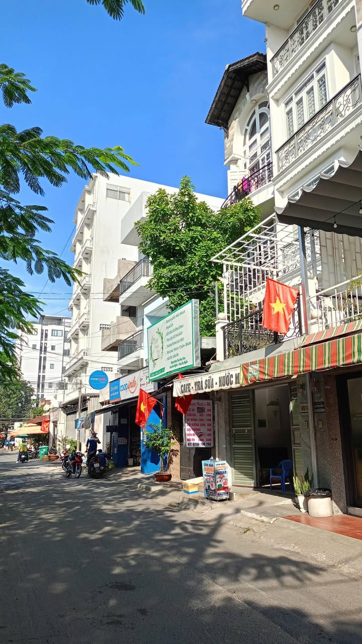 Nhà phố 4 tầng Lâm Văn Bền, Quận 7, 64m² giá 9 tỷ - Giao thông thuận tiện!