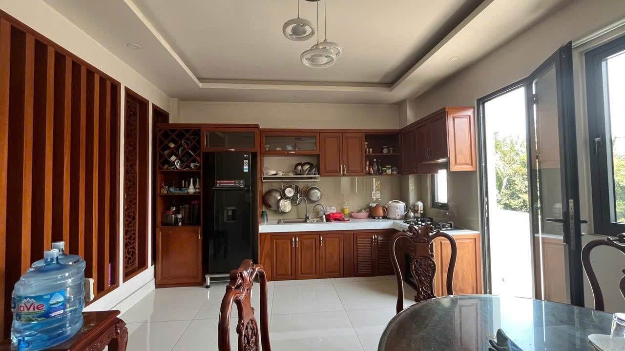 Nhà phố 4 tầng Phú Hữu 214m² giá 11 tỷ - Thuận tiện di chuyển đến trung tâm!