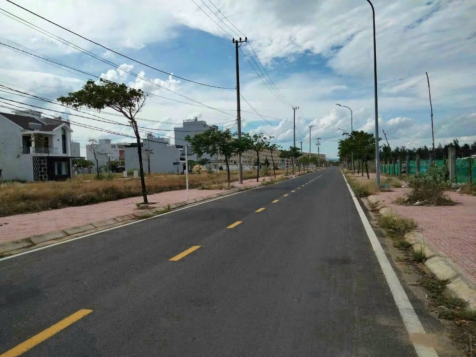 Lô đất 2 mặt tiền Đường Nguyễn Văn Huyên, Phường 9, TP Tuy Hòa 126m² giá 5.1 tỷ - Cơ hội đầu tư tuyệt vời!