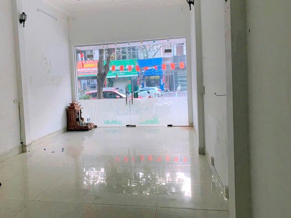 Nhà 2 tầng + 1 tum Đường Hoàng Liên, Lào Cai, 133m² giá 6.35 tỷ - Sang trọng, vào ở ngay!