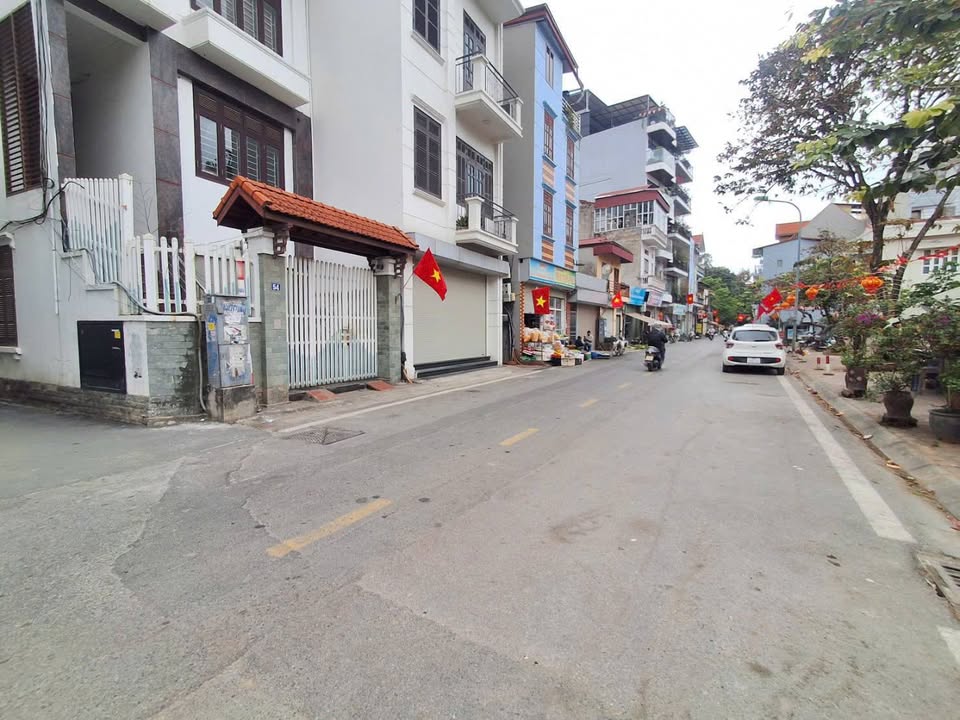 Nhà Phố Khu Quan Hàng Không Việt Nam Airline, 48m² giá 19 tỷ - Kinh doanh đẳng cấp!