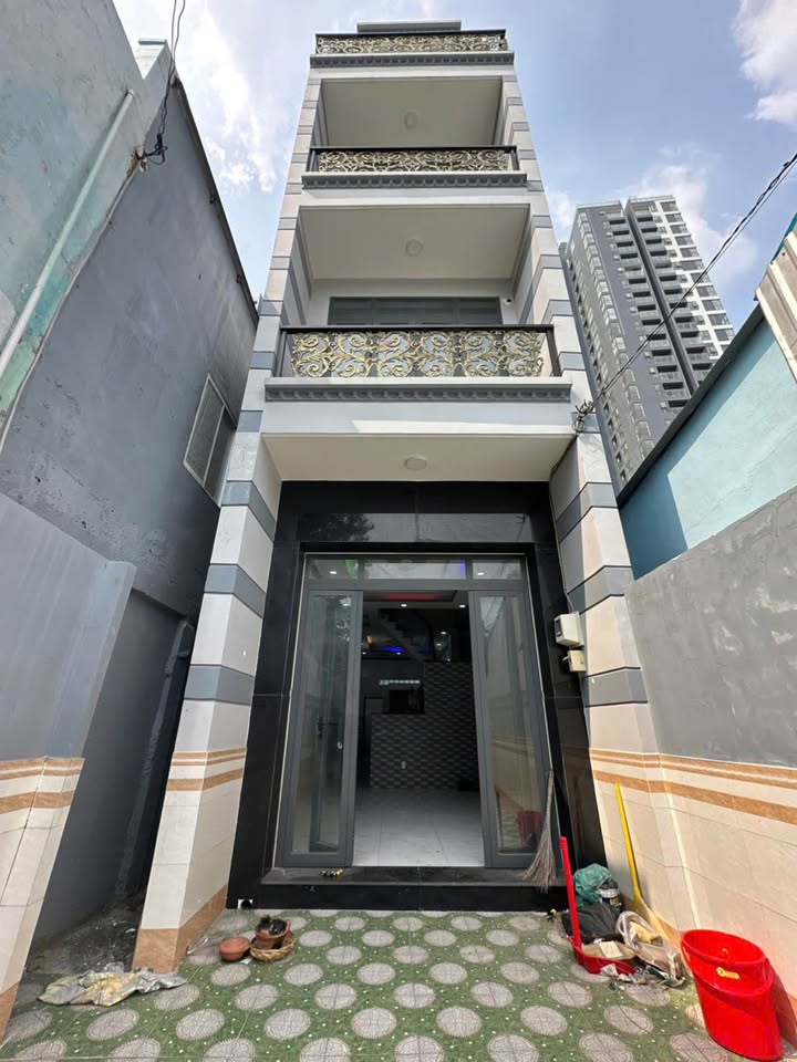 Nhà mới 4 tầng Hẻm Hoài Thanh, Quận 8, 72m² giá 6.49 tỷ - Thiết kế hiện đại, sẵn sàng ở ngay!