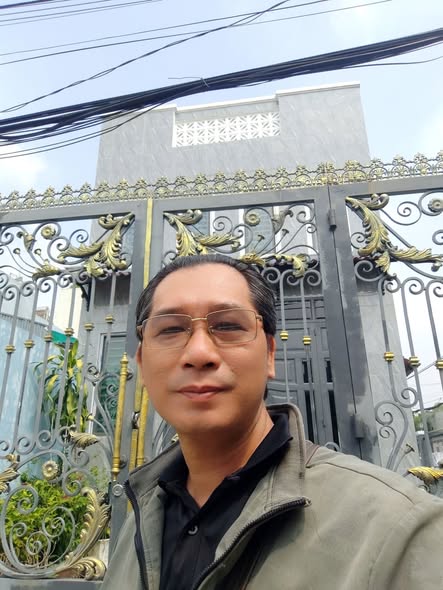 Nhà 2 tầng Hóc Môn 140m² giá 6.7 tỷ - Mới xây, 2 mặt tiền hẻm ô tô