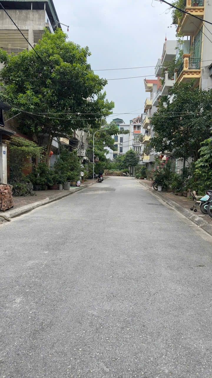 Đất khu Giáo Viên Ngọc Thụy 66m² giá 16.5 tỷ - Mặt tiền rộng, vị trí đắc địa!