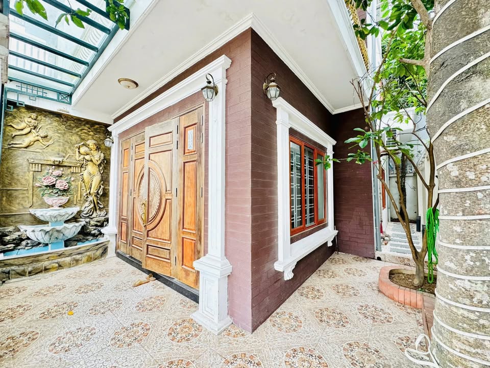 Biệt thự đơn lập 3 tầng tại Hải An 130m² giá 12 tỷ - View vườn hoa thoáng đãng!