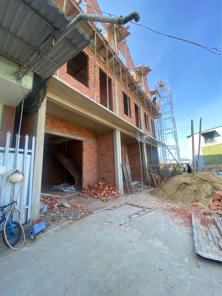 Nhà phố Đà Lạt 40m² giá 4.1 tỷ - Khu an ninh yên tĩnh gần hồ Xuân Hương!