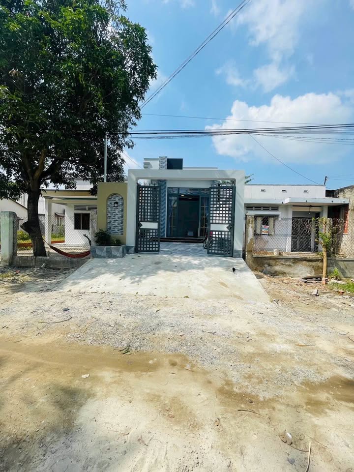 Nhà phố 3 phòng ngủ, 133m² gần chợ Long Hải - Giá chỉ 1.3 tỷ