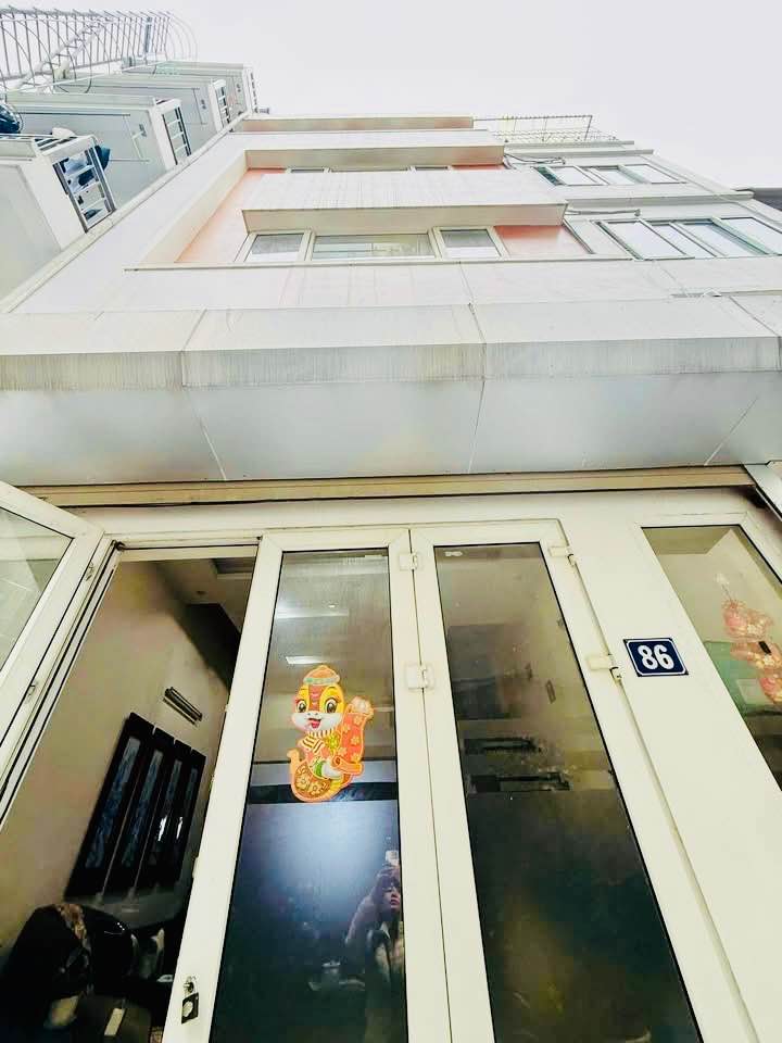 Nhà đẹp Phố Văn Cao, Liễu Giai 57m² - Gần Hồ Tây, tặng nội thất!