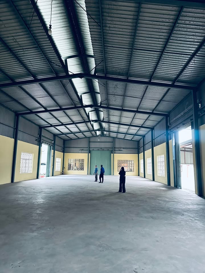 Kho cho thuê tại KCN Quang Minh 400m² - Khung cao, điện 3 pha sẵn sàng!