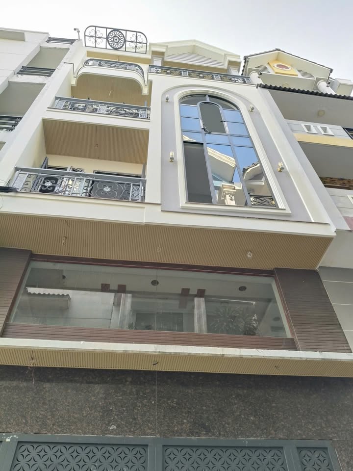 Nhà phố Tân Bình 66m² giá 13.8 tỷ - Vị trí đắc địa, thang máy sẵn