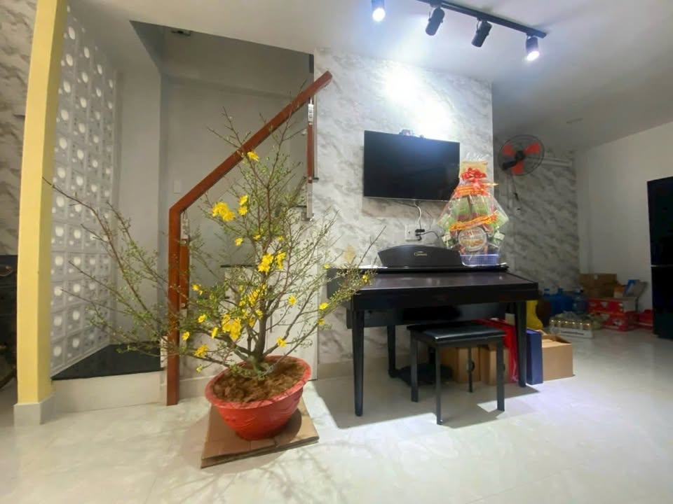 Nhà phố Đinh Công Tráng Tân Định Q1 41m² giá 9 tỷ - Hẻm to giáp mặt tiền!