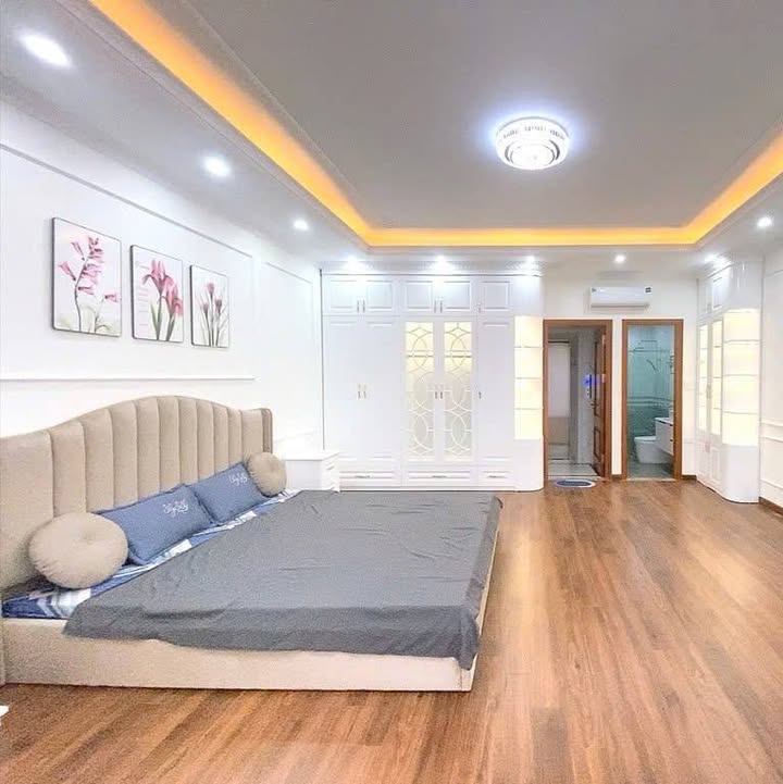 Nhà riêng KĐT Linh Đàm 50m² giá thỏa thuận - Ô tô vào nhà, thang máy tiện lợi!