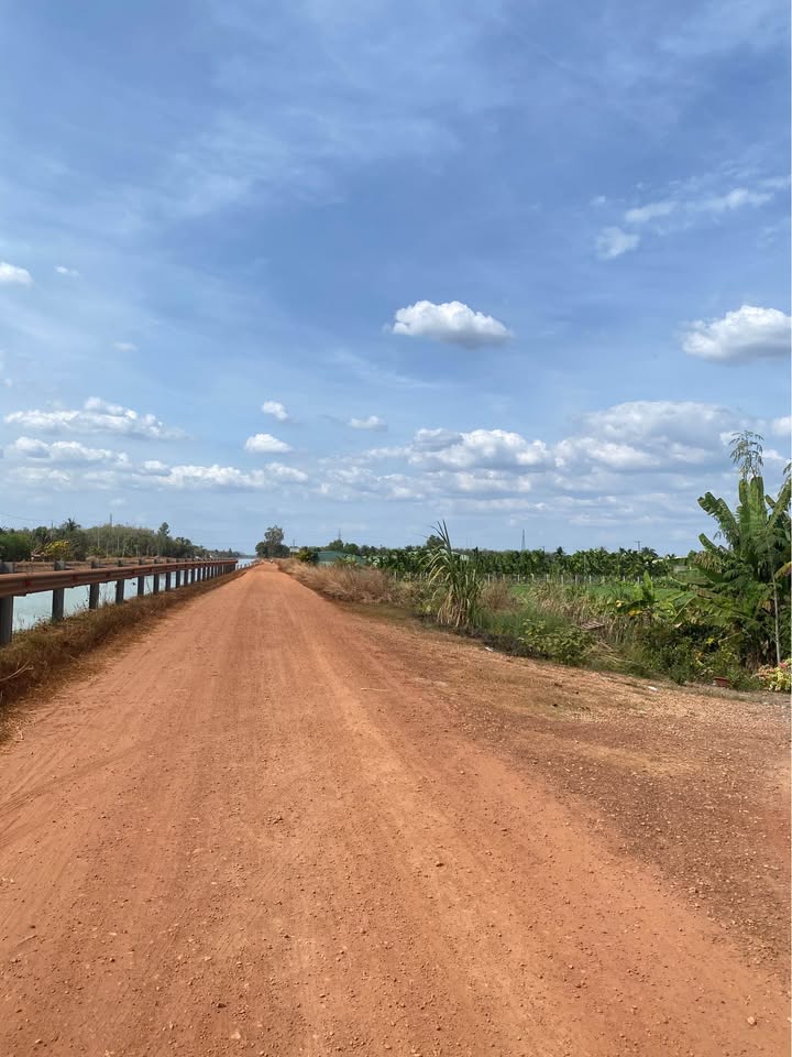 Đất phường Bình Minh, Tây Ninh 25.000m² giá 1.35 tỷ - Sổ đỏ chính chủ, tiện ích đầy đủ!